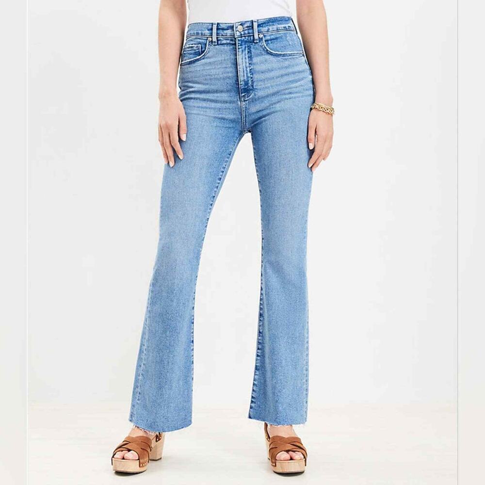 Loft Fresh Cut High Rise Slim Flare Jeans in Light Wash Indigo size 30 10 new!